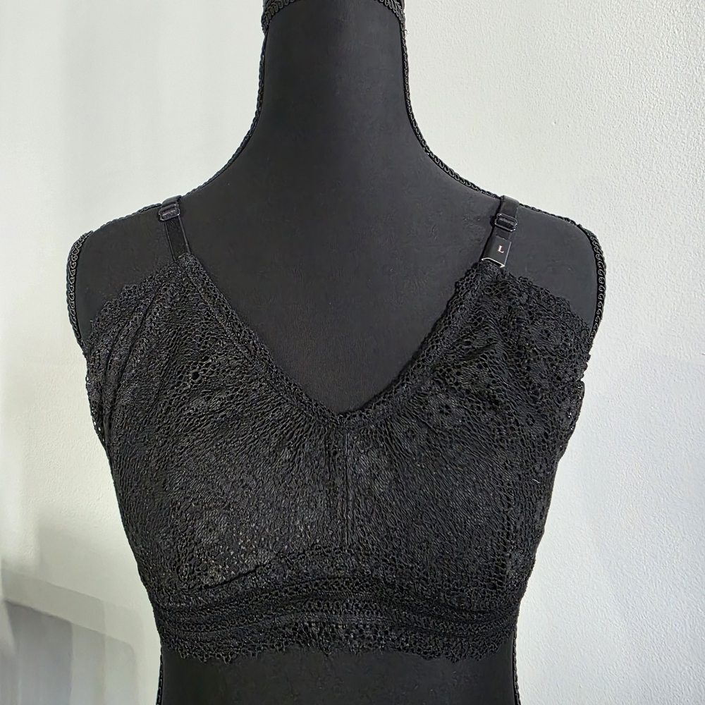 NWOT Victoria's Secret Black Lace Bralette - Size L